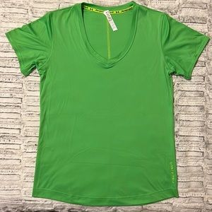Under Armour • Women’s Shirt